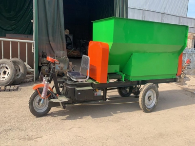 牛羊電動喂料車的構造